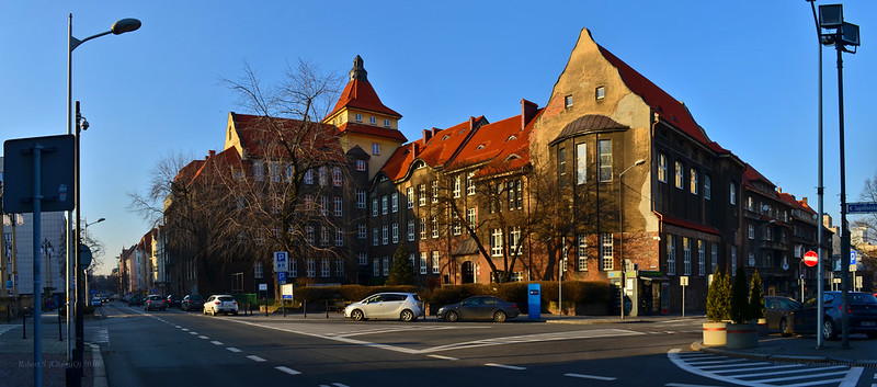 Katowice - Silesian University<br/>© <a href="https://flickr.com/people/68519772@N00" target="_blank" rel="nofollow">68519772@N00</a> (<a href="https://flickr.com/photo.gne?id=31317389903" target="_blank" rel="nofollow">Flickr</a>)