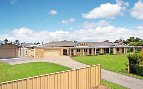 14 Appleberry Cl, Bomaderry NSW 2541