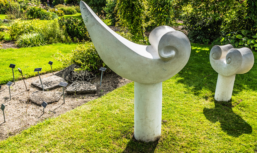 CLASSICAL GROWTH BY KEN DREW [SCULPTURE IN CONTEXT 2015] REF--107743
