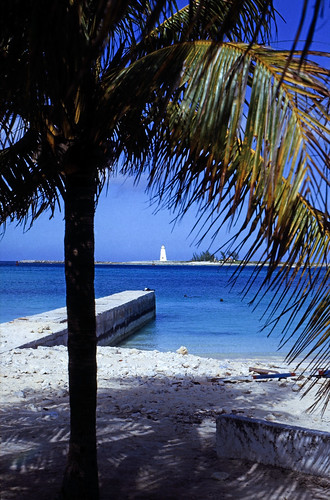 Bahamas 1988 (161) New Providence: Nassau • <a style="font-size:0.8em;" href="http://www.flickr.com/photos/69570948@N04/23350298319/" target="_blank">Auf Flickr ansehen</a>