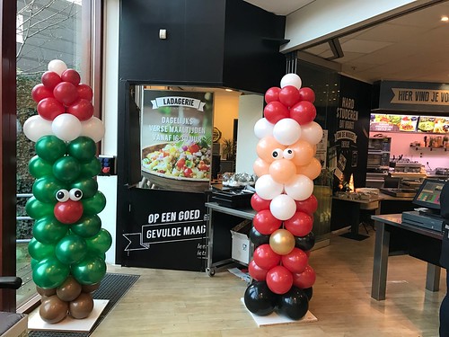 Ballonpilaar Kerstman en Kerstboom Hogeschool Museumpark Rotterdam
