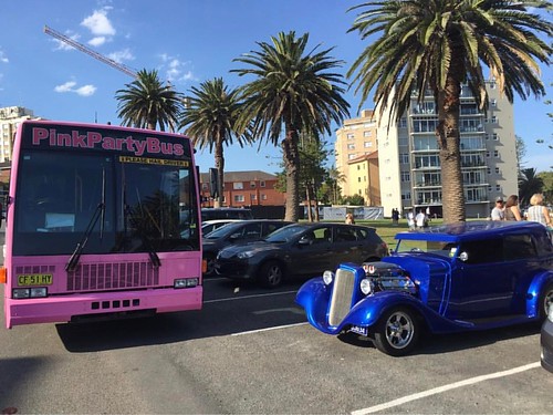 Which do you want to ride, the pink or the blue?  Hens party, birthdays, corporate functions or just for a cruise on our #pinkpartybus around #Sydney