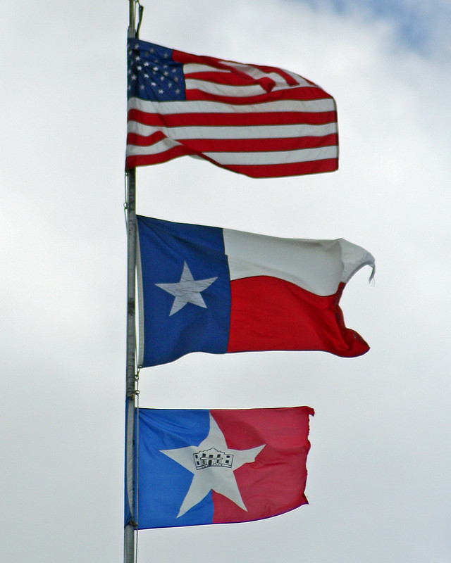 Flag of San Antonio<br/>© <a href="https://flickr.com/people/9468271@N04" target="_blank" rel="nofollow">9468271@N04</a> (<a href="https://flickr.com/photo.gne?id=23584402381" target="_blank" rel="nofollow">Flickr</a>)
