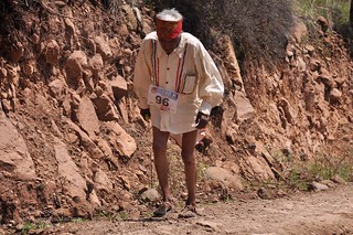 21 tarahumara-corriendo-el-ultramaratc3b3n-de-los-cac3b1ones