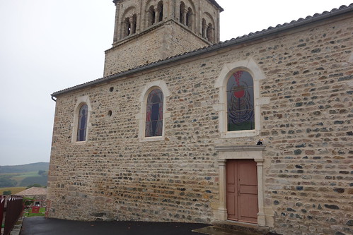 Les vitraux de l'église représentent des symboles vinicoles ... malheureusement l'église était fermée !
