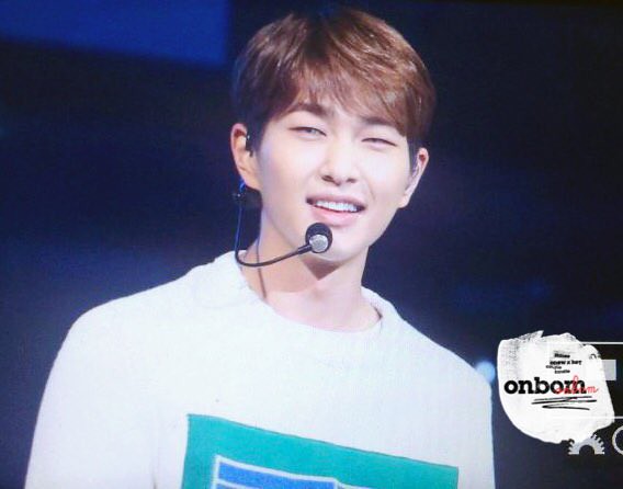 151125 Onew @ MBN Hero Concert 22689036293_9a631b6c6c_z