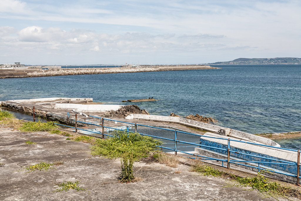 DUN LAOGHAIRE TOWN AND HARBOUR [TEN YEARS AGO]-124863