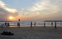 Voetbal op het strand van Tel Aviv