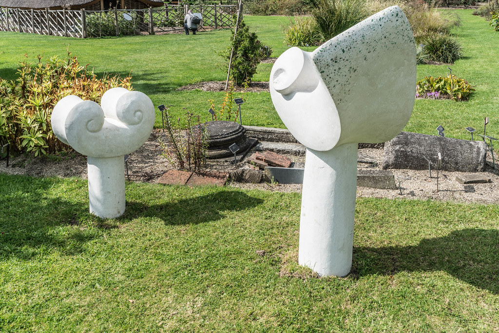 CLASSICAL GROWTH BY KEN DREW [SCULPTURE IN CONTEXT 2015] REF--107744