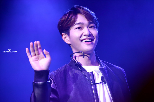 151002 Onew @ Coach Backstage Event 22612027342_3e4329f1d1_z