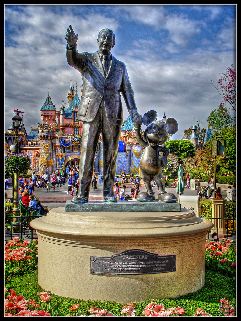 Disney World Pictures Disneyland Partners Statue