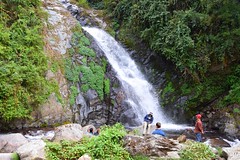 Водопад в начале в начале трека к Аннапурне
