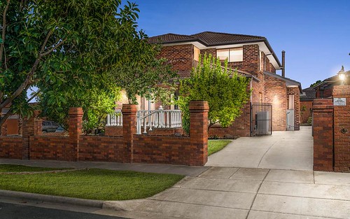 8 Sandalwood Drive, Oakleigh South VIC
