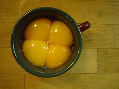 Anglų lietuvių žodynas. Žodis egg-cup reiškia kiaušinis-taurė lietuviškai.
