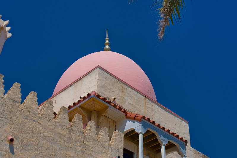 Opa Locka City Hall, 777 Sharazad Boulevard, Opa Locka, Miami-Dade Couny, Florida, USA / Architect: Bernhardt Muller / Completed: 1926 / Architectural Style: Moorish Revival architecture<br/>© <a href="https://flickr.com/people/126251698@N03" target="_blank" rel="nofollow">126251698@N03</a> (<a href="https://flickr.com/photo.gne?id=27036440278" target="_blank" rel="nofollow">Flickr</a>)