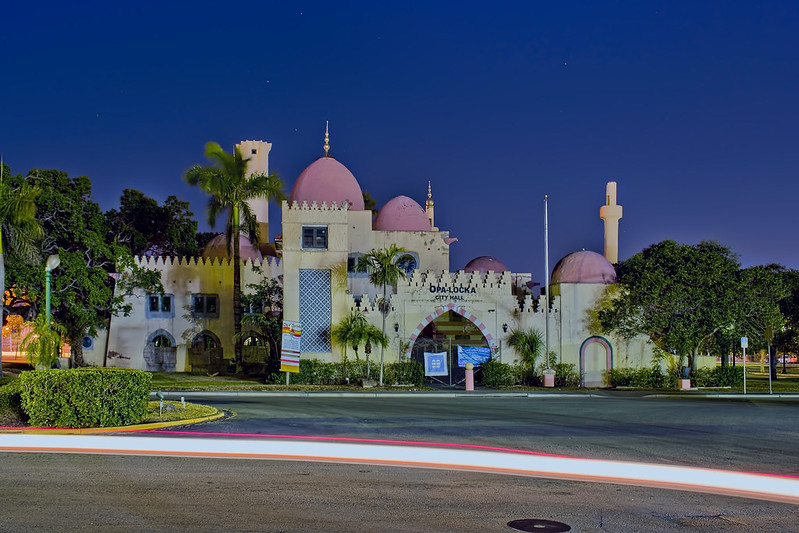 Opa Locka City Hall, 777 Sharazad Boulevard, Opa Locka, Miami-Dade Couny, Florida, USA / Architect: Bernhardt Muller / Completed: 1926 / Architectural Style: Moorish Revival architecture<br/>© <a href="https://flickr.com/people/126251698@N03" target="_blank" rel="nofollow">126251698@N03</a> (<a href="https://flickr.com/photo.gne?id=41087870212" target="_blank" rel="nofollow">Flickr</a>)