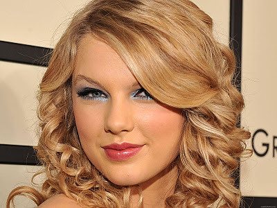 Taylor Swift Look - Velour Wimpern überprüfen