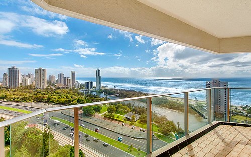111/2 Admiralty Drive, Paradise Waters QLD