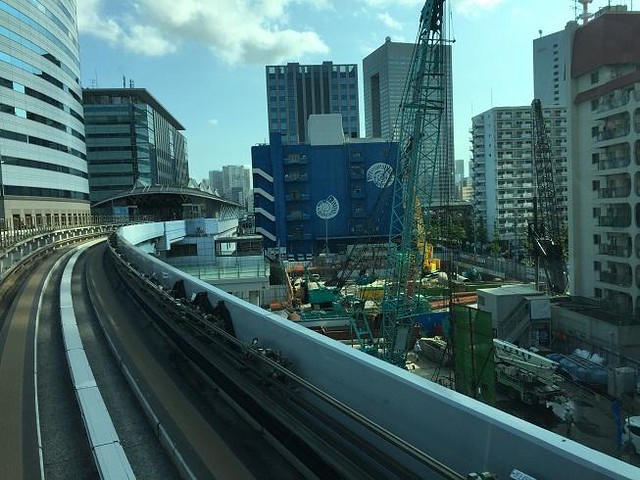 現在の竹芝駅前　建設中です