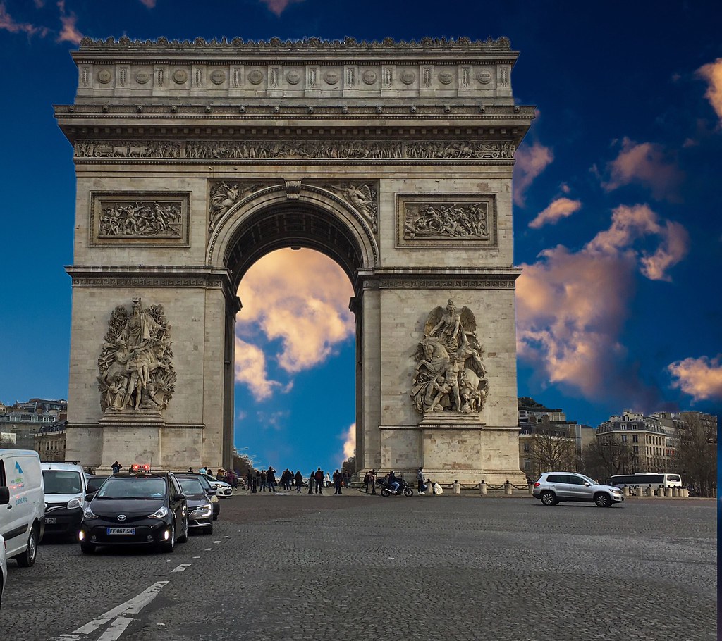 Арка актера. Триумфальная арка Париж. Ворота в Париже Триумфальная арка. Триумфальная арка в Париже история. Триумфальная арка Этуаль.