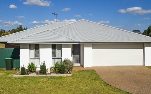 14 Molloy Pl, Young NSW 2594