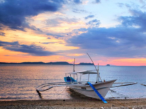 Barca filippina al tramonto