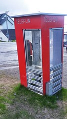 Anglų lietuvių žodynas. Žodis phone-booth reiškia n  telefono kabina (pastate) 2 amer. = phone-box lietuviškai.