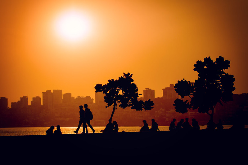 Chowpatty Sunset<br/>© <a href="https://flickr.com/people/101340947@N08" target="_blank" rel="nofollow">101340947@N08</a> (<a href="https://flickr.com/photo.gne?id=26875004777" target="_blank" rel="nofollow">Flickr</a>)