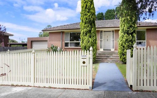 2 Pineview Cl, Wheelers Hill VIC 3150