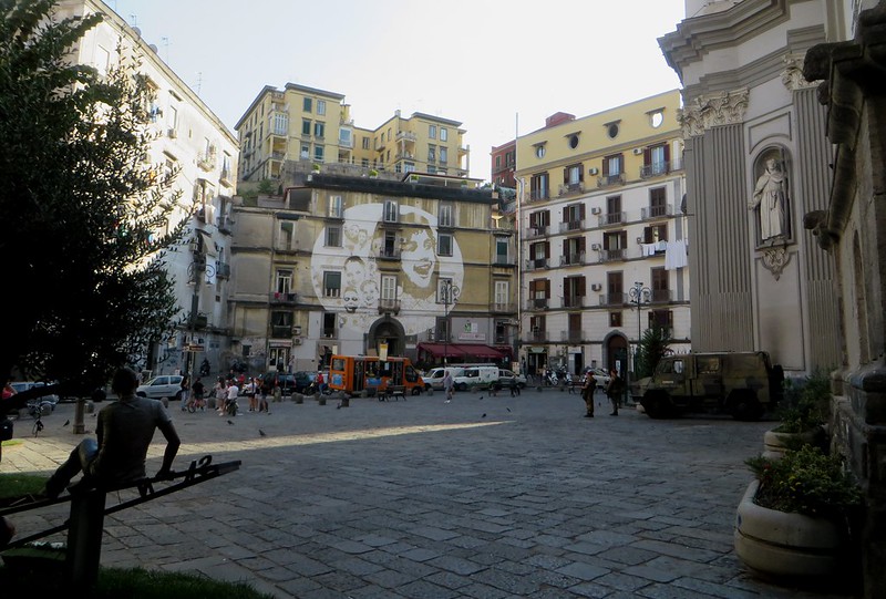 Piazza Sanità, Naples, Campanie, Italie.<br/>© <a href="https://flickr.com/people/50879678@N03" target="_blank" rel="nofollow">50879678@N03</a> (<a href="https://flickr.com/photo.gne?id=40915365184" target="_blank" rel="nofollow">Flickr</a>)