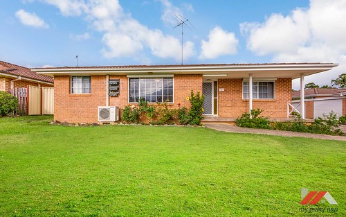 8/4 Welch Place, Minto NSW
