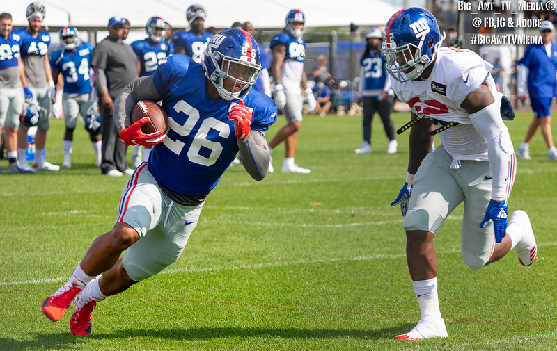 Giants Rookie Running Back Saquon Barkley On The Run<br/>© <a href="https://flickr.com/people/127818759@N07" target="_blank" rel="nofollow">127818759@N07</a> (<a href="https://flickr.com/photo.gne?id=28851516487" target="_blank" rel="nofollow">Flickr</a>)