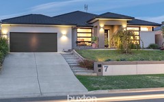 7 Henry Avenue, Mount Clear VIC
