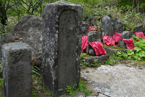 headhunted Buddha statues
