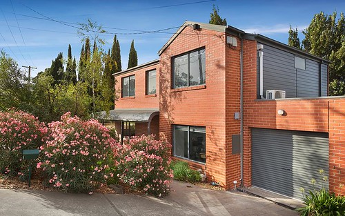 410 Mascoma St, Strathmore Heights VIC 3041